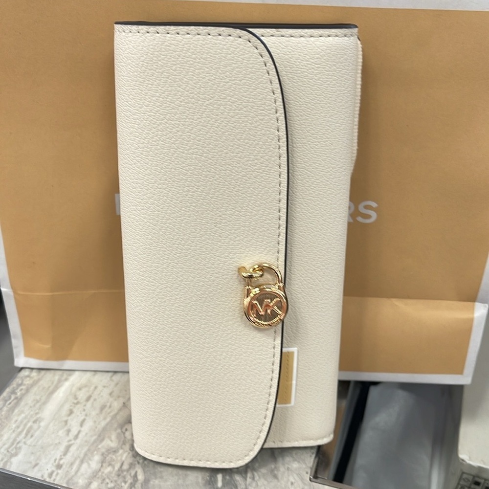Michael Kors Hamilton Large Leather Continental Wallet
Light Cream
NWT - Picture 12 of 16